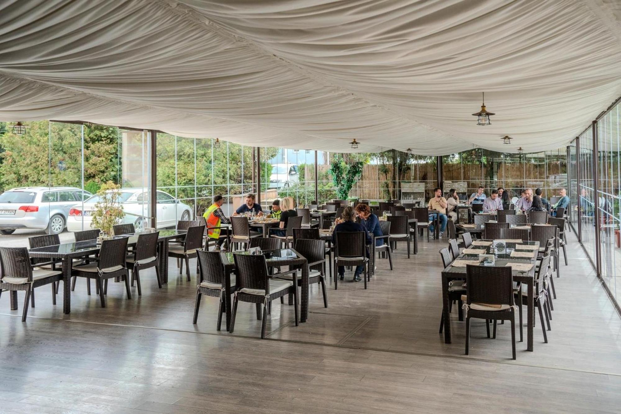 Hotel Emi Mihail Kogalniceanu Экстерьер фото