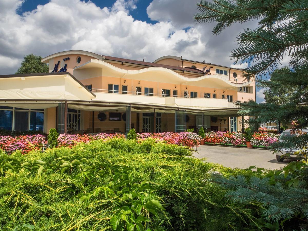 Hotel Emi Mihail Kogalniceanu Экстерьер фото